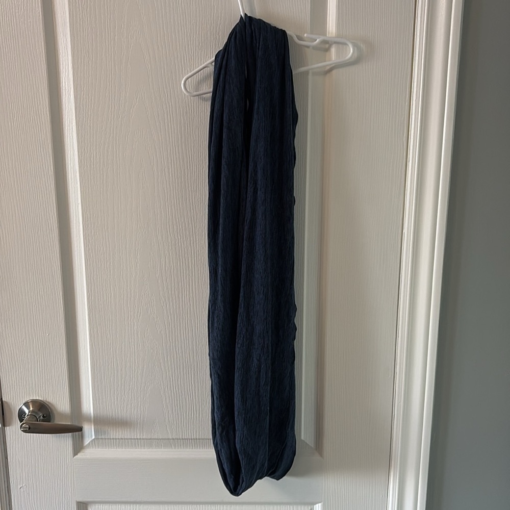 Two blue infinity scarves - Picture 6 of 7